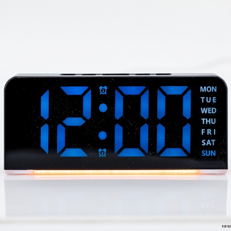 Multifunctional LED digital desk clock, electronic alarm clock with date week thermometer